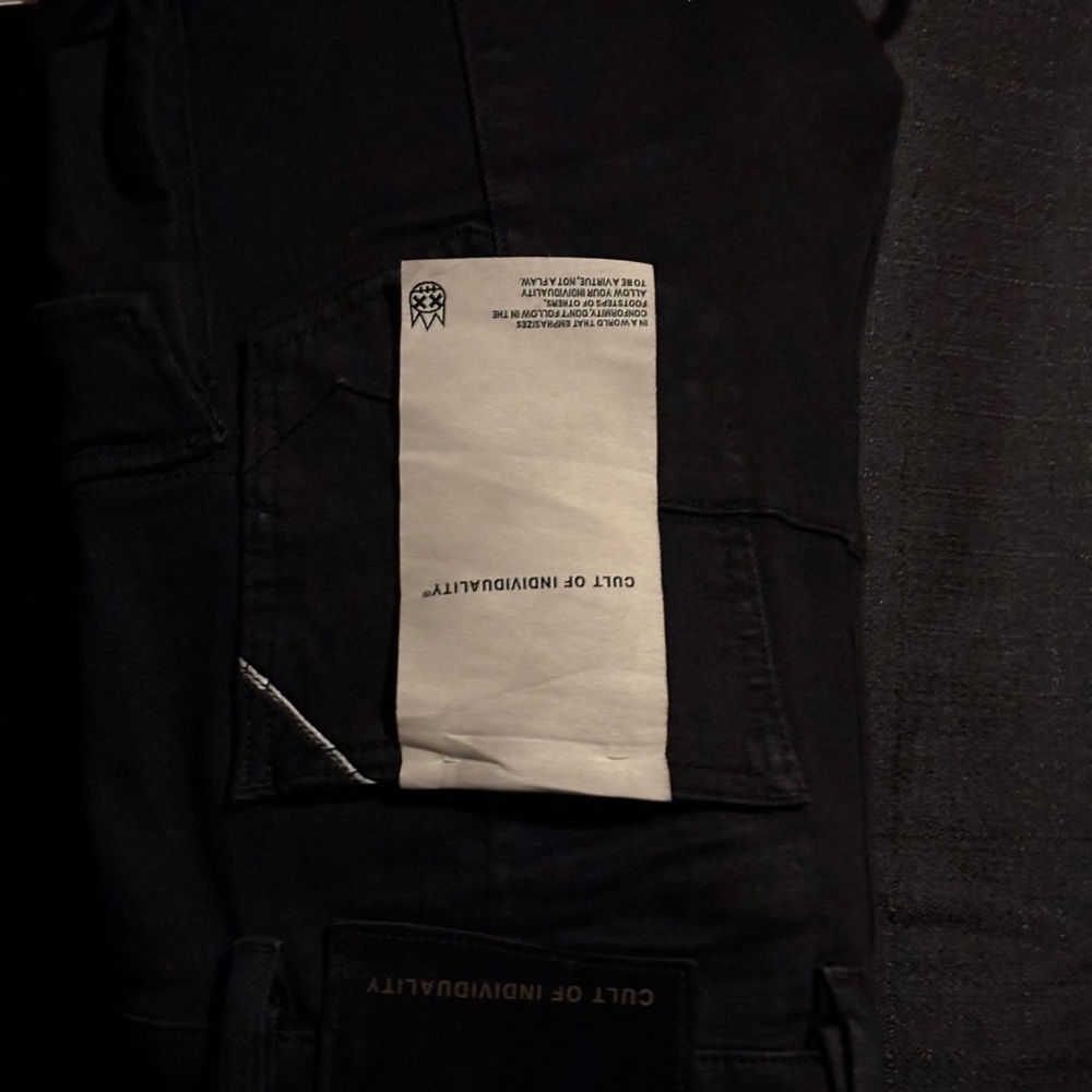 Black cult cargo jeans